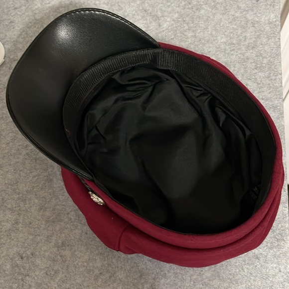 Burgundy Fiddler Cap - Timeless and Trendy - Picture 4 of 6